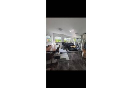 Kernsanierte 3 Zimmer Wohnung mit Balkon und Aufzug - Stuttgart Rot