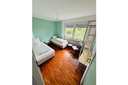 Ferienwohnung in Eibelstadt mit Balkon 3 Zi mit je 2 Einzelbe