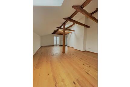 DG-Wohnung mit Bergblick - 1.300,00&nbsp;EUR Kaltmiete, ca.&nbsp; 97,00&nbsp;m&sup2; in Kiefersfelden (PLZ: 83088)