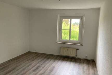 Wohnung zum Mieten in Rötha 250,00 € 40.8 m²