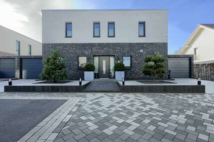 Haus zum Kaufen in Stolberg (Rheinland) Breinig 1.095.000,00 € 228 m² - Stolberg (Rheinland) / Breinig