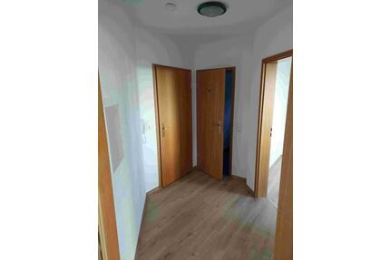 Vermiete in Ahnatal renovierte Wohnung 2 ZKB im Souterrain