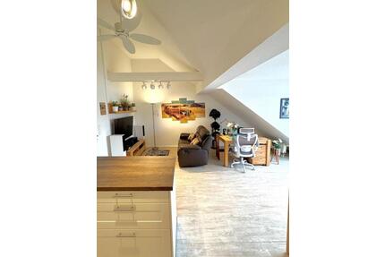 Liebevoll möblierte 2-Zimmerwohnung mit Balkon – bezugsfrei, ruhig & mitten in Fürth