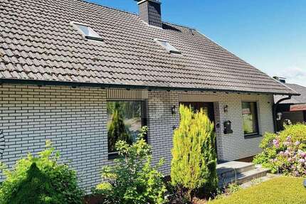 Haus zum Kaufen in Dassel 260.000,00 € 167 m²