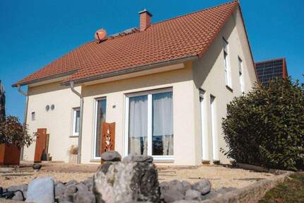 Einfamilienhaus mit liebevoll angelegtem Garten - Duttenbrunn (Zellingen)