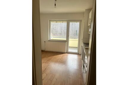 Helle Wohnung Zweizimmerwohnung mit Balkon in Niedersessmar - Gummersbach Berstig Süd