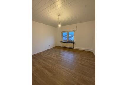 4-Zimmer-Wohnung mit Balkon in zentraler Lage von Pracht