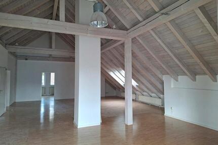 Frisch renovierte Dachgeschosswohnung in Sendling - München Sendling-Westpark