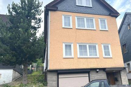 1-2 Familienhaus in Deesbach - 65.000,00&nbsp;EUR Kaufpreis, ca.&nbsp; 200,00&nbsp;m&sup2;&nbsp;Wohnfl&auml;che in Deesbach (PLZ: 98744)