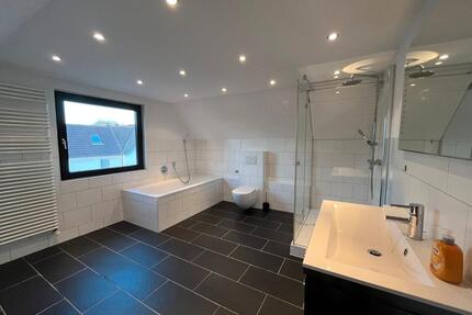 Helle 2-Zimmer-Wohnung mit Balkon & Garage 72m² - Bergisch Gladbach Paffrath