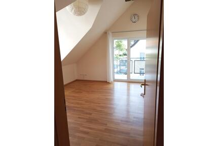 Schöne, helle teilmöbilierte 2 Zimmer Dachgeschosswohnung - Frankfurt am Main Sossenheim