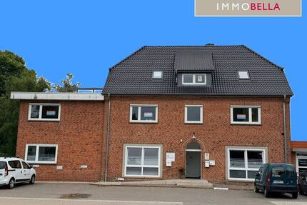 Zum Renovieren: 5-Zimmer-Wohnung mit 2 Stellplätzen in zentraler Lage - Oldenburg in Holstein