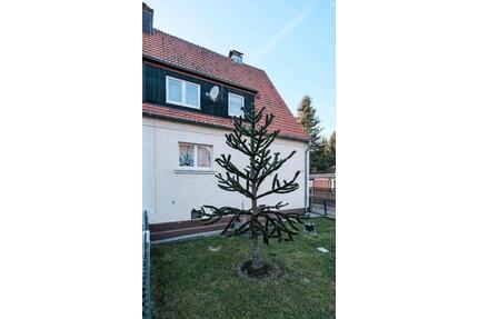 Platz für Träume: Gepflegte DHH auf 1.200 m² Naturgrundstück - Schwarza