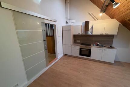 Charmante Galeriewohnung mit Dachterrasse und neuer Einbauküche - Homburg