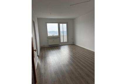 2 Raum Wohnung Lobeda OST, Eznzug ab sofort, mit Küche - Jena Lobeda-Altstadt