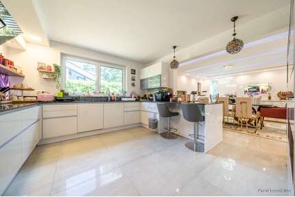 Haus zum Kaufen in Hannover Isernhagen-Süd 2.050.000,00 € 242 m² - Hannover / Isernhagen-Süd