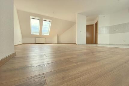 2 Zi.-Wohnung in Nähe zu BMW mit Balkon, Parkplatz, Tageslichtbad - Leipzig Nord