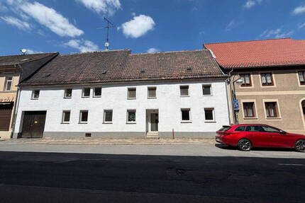 Attraktives Wohnhaus mit 4 Wohnungen, Innenhof & zentraler Lage in Zörbig