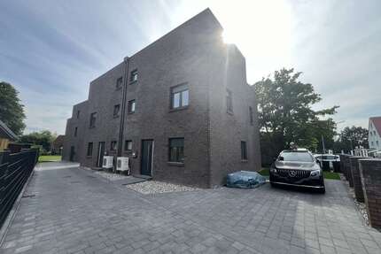 Haus zum Mieten in Norderstedt 2.480,00 € 148 m²