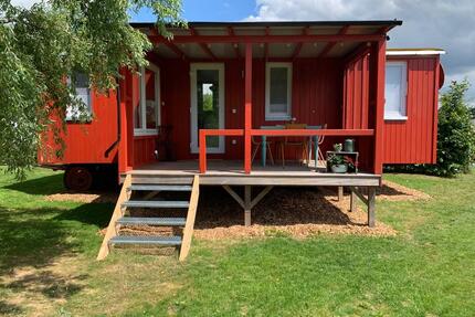Urlaub im TinyhouseZirkuswagenFerienhaus im Grünen Jesberg