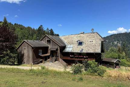 Haus zum Kaufen in Hinterzarten 595.000,00 € 333 m²