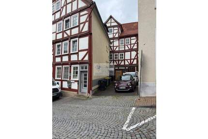 Preiswertes Ensemble aus 2 großen sanierten miteinander verbundenen Fachwerkhäusern mit über 500m² WFl! - Homberg