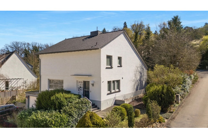 Großzügiges Einfamilienhaus in Bad Münstereifel mit Atelier und weitläufigem Grundstück