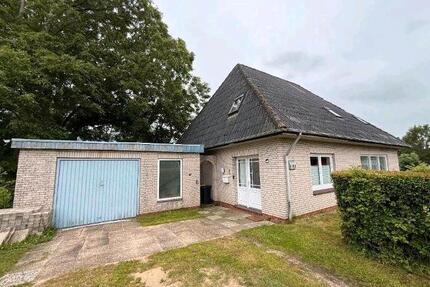 freistehendes Einfamilienhaus mit viel Potenzial und Platz. - Neukirchen