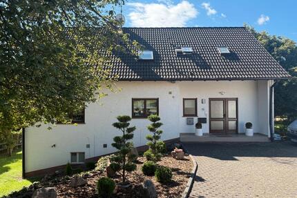 Dachgeschoss-Wohnung mit Balkon und Blick ins Grüne - Marburg Marbach