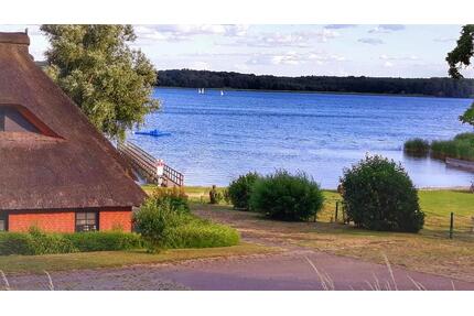 13% Rabatt im Herbst: Zauberhaftes Ferienhaus direkt am Badestrand Schweriner See, nahe Ostsee, Mecklenburgische Seenplatte, Boot und Kanadier, alles inklusive - Wismar Altstadt