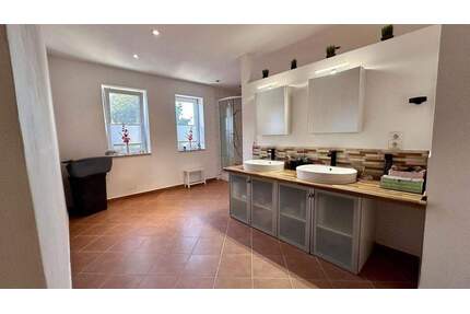 EHRLICHES RAUMWUNDER IN ISTHA: 200 m² EFH 7 ZKB Solider Standard mit Perspektive - Wolfhagen