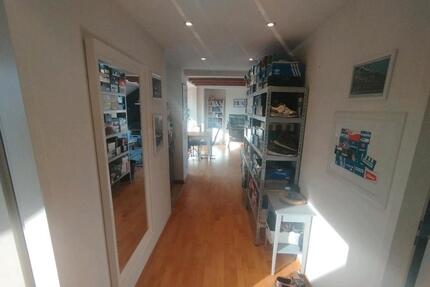 gepflegte Dachgeschosswohnung mit Sonnenbalkon in Neuss