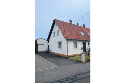 Doppelhaushälfte mit Garten, Wintergarten & Garage - Wehingen