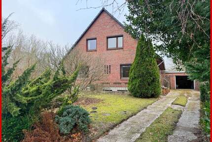 Viel Platz für Ihre Ideen - Sanierungsbedürftiges Einfamilienhaus mit großem Garten - Neuberend