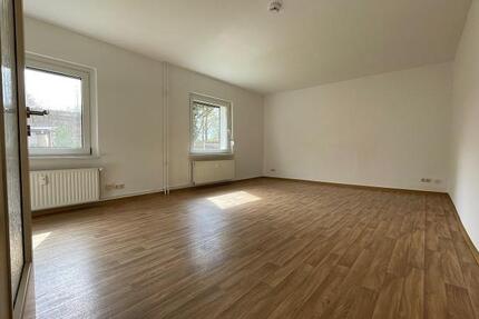 Große 2-Raum-Wohnung mit ebenerdiger Dusche - Oschersleben (Bode)