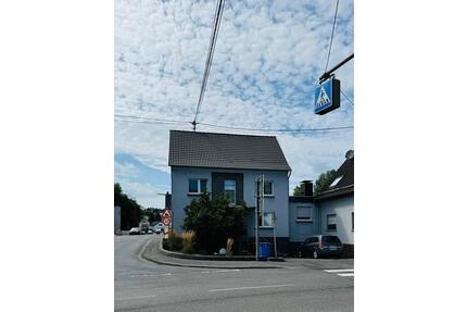Zweifamilienhaus mit Garten in Raubach zu verkaufen