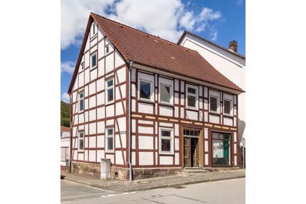 Renoviertsaniert Wohnhaus m. Gewerbe,LagerGewerbe, große Garage - Bad Arolsen