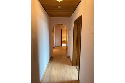 Attraktive 3-Zimmer-Etagenwohnung mit Balkon, Stellplatz & Keller - Nürnberg Zerzabelshof