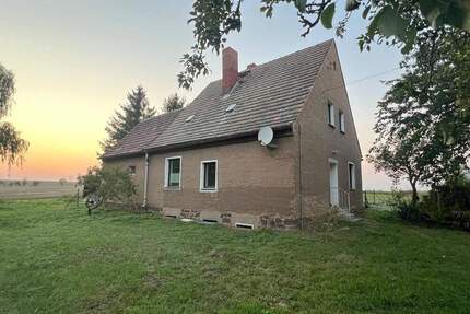 Ländlich & freistehendes Einfamilienhaus in Wuhnitz zum Sanieren - Lommatzsch