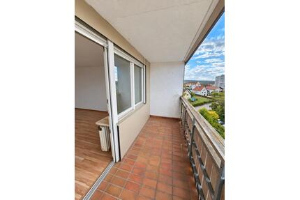 Helle 1-Zimmer-Wohnung mit Balkon und Aufzug in Roding