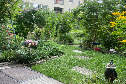 Befristet ab Mai -15.September 2026 Möbliertes süßes Terrassenzimmer nur Frauen!!!!!!! - Berlin