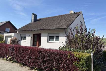 Haus zum Kaufen in Lichtenau Atteln 280.000,00 € 134 m² - Lichtenau / Atteln