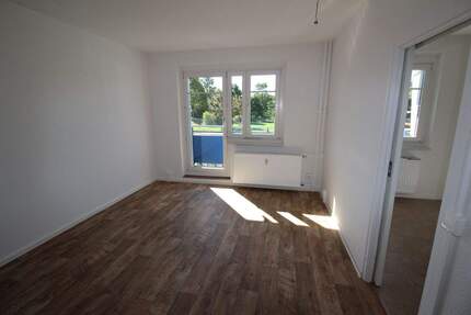 3-Raum-Wohnung mit Balkon - 380,00&nbsp;EUR Kaltmiete, ca.&nbsp; 70,40&nbsp;m&sup2;&nbsp;Wohnfl&auml;che in Ebersbach-Neugersdorf (PLZ: 02730)