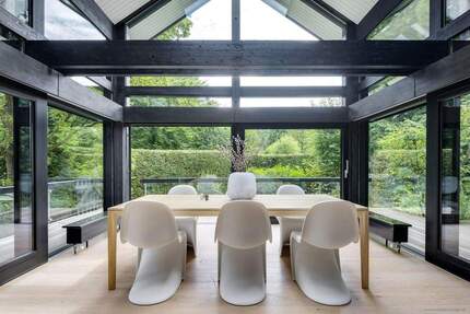 Berg: Architektur trifft Natur - Sonnenverwöhntes Designhaus auf liebevoll angelegtem Parkgrundstück - Berg-Kempfenhausen
