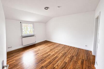 3-Zimmer DG Wohnung - 370,00&nbsp;EUR Kaltmiete, ca.&nbsp; 51,25&nbsp;m&sup2; in Wuppertal (PLZ: 42389) Gemarkung Langerfeld