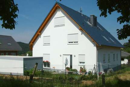 Haus zum Mieten in Ober-Mörlen 1.990,00 € 190 m²