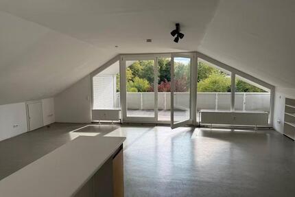 Schöne Dachgeschosswohnung mit Balkon in Schwanewede – 58 m²