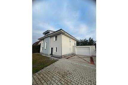 Modernes Neubauhaus mit Garten und Doppelgarage - Werder (Havel)
