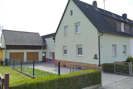 Doppelhaushälfte mit Ausbaupotenzial, Garten & Doppelgarage - Walzbachtal