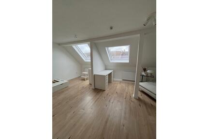 Sehr Helle,ruhige sanierte DG-Whg ab 1.06.26 frei - Krefeld Cracau